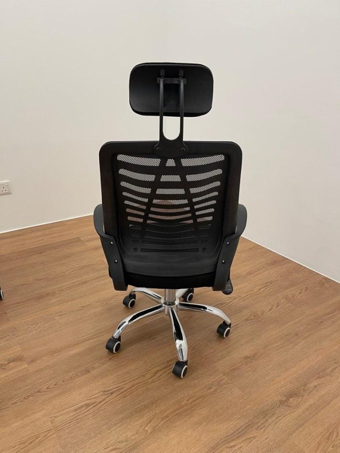 black_office_chair_1663595580_b6f5ba36_progressive.jpg
